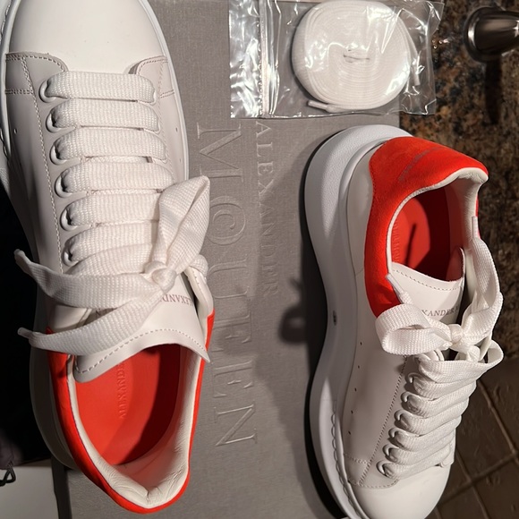 Alexander MacQUEEN Men's Oversized Sneaker in white&Orange (Brand NEW size 39) - Picture 8 of 8